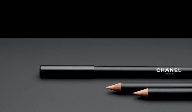 <b>CHANEL｜シャネル</b>　2010 秋 メークアップ コレクション　Photographer:Philippe LACOMBE