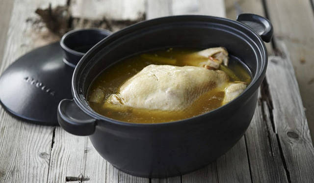 <b> APPOLIA｜アポーリア</b>　APPOLIA 「ココット」　（W30.5×L20.5×H16cm / 2.2ℓ）1万5750円、（W39×L26×H21cm / 4.3ℓ）1万8900円