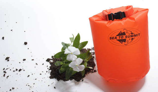 SEE TO SUMMIT｜シートゥサミット 「ウルトラSILドライサック」 （1260円～3360円）