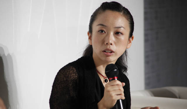 <b>LOUIS VUITTON FOREST BY more trees｜特別シンポジウム「美しい未来の地球に向けて…」</b>  「意識しなくても自然のなかでは楽しみを見つけられる。いまは家族で馬を飼うのが夢なんです。そのことを思い浮かべるだけで生活が楽しくなる」。現代美術家の束芋さん。