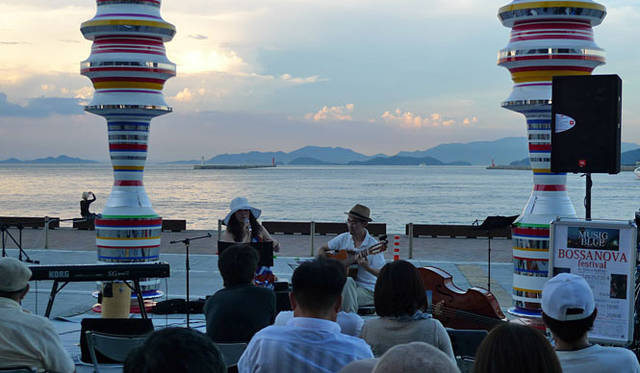 <b>瀬戸内国際芸術祭2010</b>　“マザーポート”の高松港にて「高松ボサノバフェスティバル」