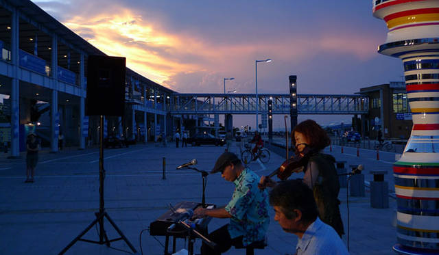 <b>瀬戸内国際芸術祭2010</b>　“マザーポート”の高松港にて「高松ボサノバフェスティバル」