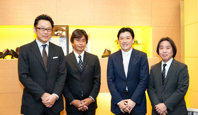 <b>JOHN LOBB｜ジョンロブ</b>　伊勢丹 取締役常務執行役員 営業本部ＭＤ統括部長 竹内 徹氏、ジョンロブジャパン営業部長 塩屋氏、伊勢丹 営業本部MD統括部 紳士営業部 商品担当部長 山下卓也氏、伊勢丹執行役員 営業本部ＭＤ統括部 紳士統括部長 志村知彦氏