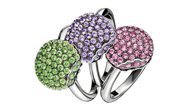 <b>BOUCHERON｜ブシュロン</b> 「タンタシオン マカロン」 右から、WG×ピンクサファイア×ルビー、43万500円／WG×アメシスト、37万1700円／WG×ツァボライト、41万1600円