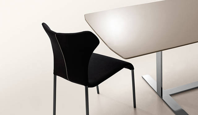 <b>B&B Italia｜Antonio Citterio</b>　アントニオ・チッテリオ　テーブル「EILEEN」　W240×D100×H73cm