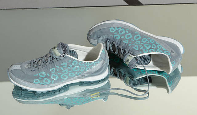 <b>adidas｜アディダス</b>　「adidas by Stella McCartney」 2010 FALL＆WINTERコレクション