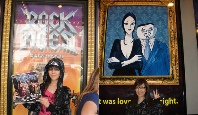 <b>戸田恵子｜ニューヨーク観劇三昧</b>　（左）6月30日（水）　『Rock of Ages』　（右）7月2日（金）　『The Addams Family』