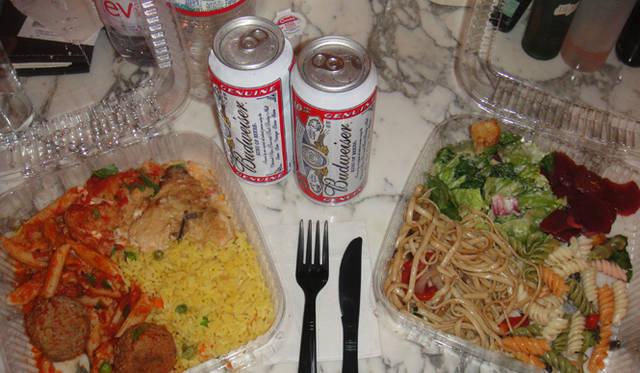 <b>戸田恵子｜ニューヨーク観劇三昧</b>　観劇後はデリに寄ってホテルで食べてます。