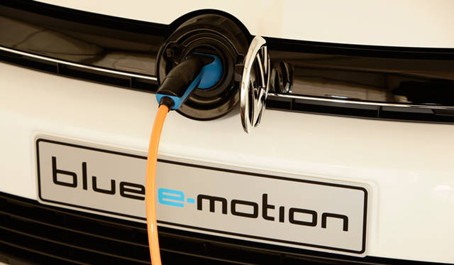 <b>Volkswagen Golf blue-e-motion｜フォルクスワーゲン ゴルフ・ブルーeモーション</b>