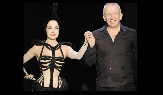 <b>Gaultier Paris｜ゴルチエ・パリ</b>　2010-11年秋冬 オートクチュールコレクションより。J・P・ゴルチエとディタ・フォン・ティース。