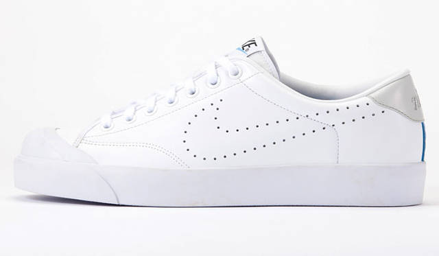 <b>NIKE｜NSW at HEAD PORTER PLUS</b>　リニューアルオープンスペシャルアイテム 「NIKE AIR ZOOM ALL COURT PREMIUM」 1万1550円