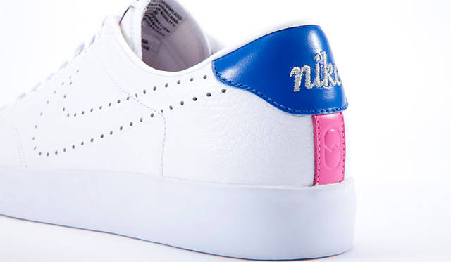 <b>NIKE｜NSW at HEAD PORTER PLUS</b>　リニューアルオープンスペシャルアイテム 「NIKE AIR ZOOM ALL COURT PREMIUM」 1万1550円