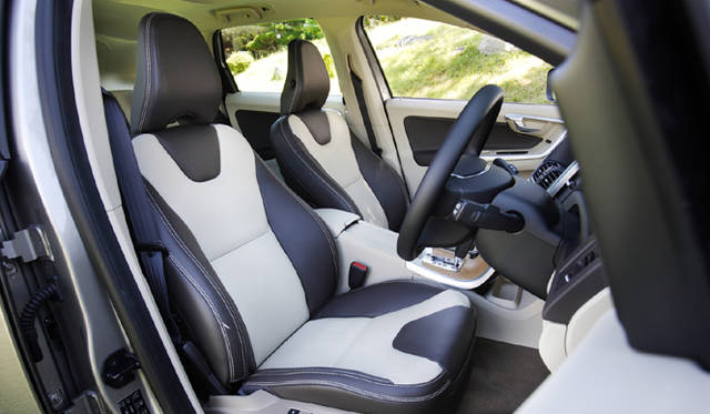 <b>VOLVO XC60 T5 SE｜ボルボ XC60 T5 SE</b>