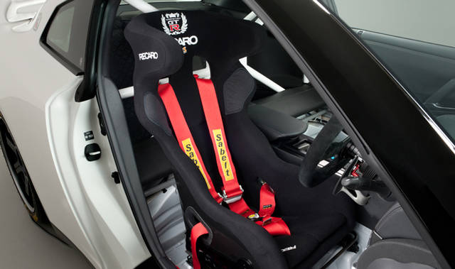 <b>日産 GT-R クラブトラックエディション｜NISSAN GT-R Club Track edition</b><br>RECARDシート ※オプションとして設定可能 