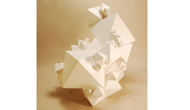 <b>FENDI WORLDWIDE DESIGN PROJECT</b>　「Modern Primitive」といわれるAranda/Laschのインスタレーション。テクノロジーによる洗練された技術とハンドクラフトのもつエレガンスというデュアリズムをひとつのオブジェのなかに表現している。