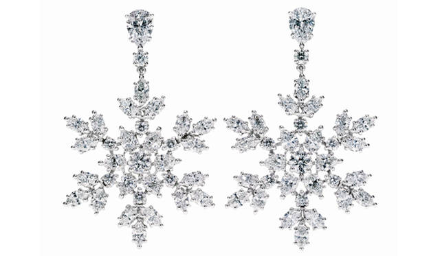 <b>HARRY WINSTON｜ハリー・ウィンストン</b> 「ダイヤモンド・ド・ネージュ」イヤリング、Pt×ダイヤモンド、506万円