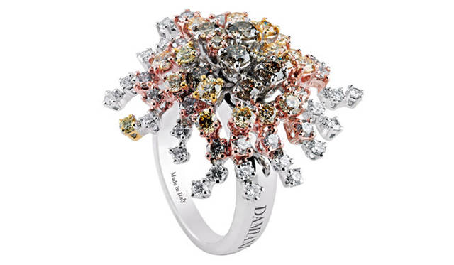 <b>DAMIANI｜ダミアーニ</b> 「アネモネ」リング、ホワイトゴールド×ダイヤモンド×ピンクダイヤモンド×イエローダイヤモンド×ブラウンダイヤモンド、288万7500円