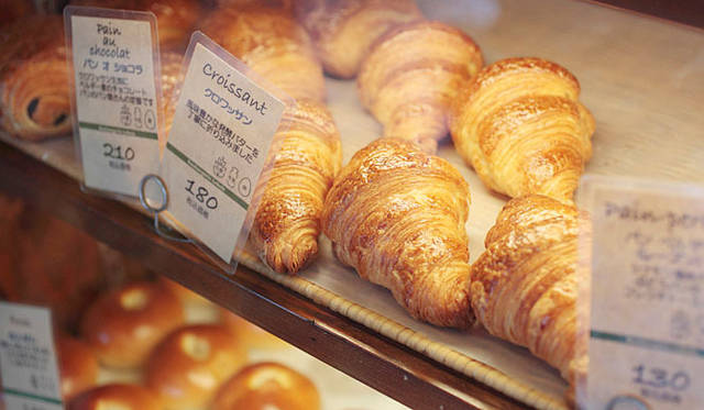 <b>Boulangerie Lebois｜ブーランジェリー ルボワ</b>　森シェフがパリでそのおいしさに衝撃を受けたクロワッサン。ルボワでも力を入れている一品。