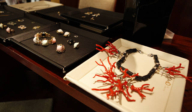 <b>AS collection｜アズ コレクション</b>　繊細で大胆、ユニセックスなようで女っぽい。そんな魅力を秘めたジュエリー。