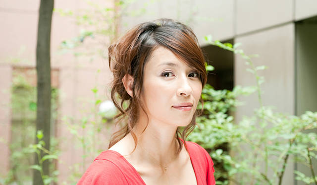 <b>水野美紀 × 永富千晴</b>　 久しぶりに髪を切ってすっきりしたと話す水野さん