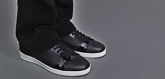 <b>ck Calvin Klein｜ck カルバン・クライン</b> パンツ1万6800円、シューズ1万7850円（すべてオンワード樫山）