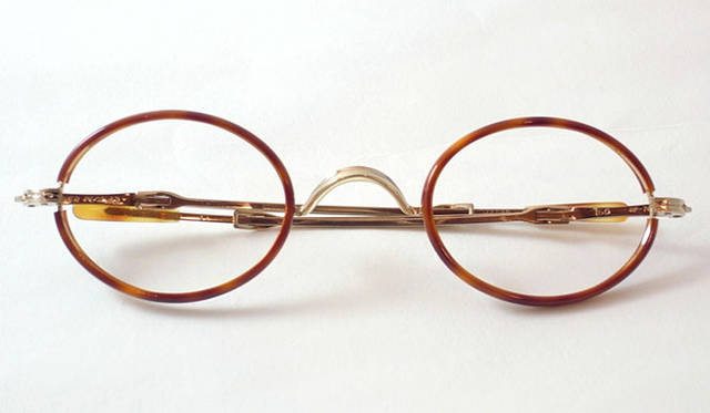 <b>Continuer｜コンティニュエ</b>　OLIVER PEOPLES　3万9900円