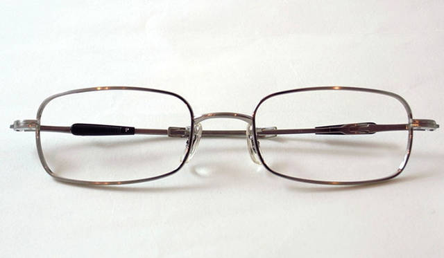 <b>Continuer｜コンティニュエ</b>　OLIVER PEOPLES　3万8850円