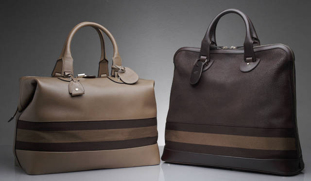 <b>GUCCI｜グッチ</b>　バッグの表面に大胆にあしわられたウェブが目を引く。左／ドクターズバッグのように口が開閉する。ベージュダッフルバッグ[W48×H32×D25cm] 28万5600円、右／開閉ジップがかなり下まであしらわれ口が大きく開くので、使いやすさは抜群。ブラウンブガッティバッグ[W50×H44×D17.5cm] 24万1500円（ともにグッチ／グッチ ジャパン）