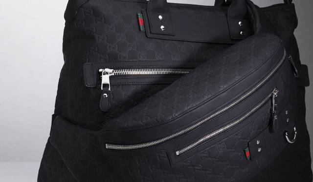 <b>GUCCI｜グッチ</b>　ジップ付トートバッグ　15万7500円、ボディバッグ　11万5500円（ともにグッチ／グッチ ジャパン）