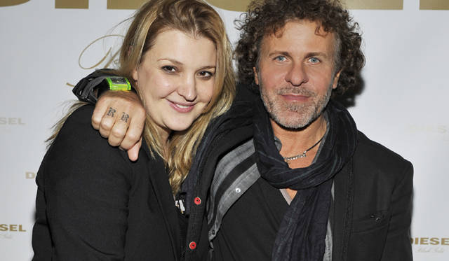 <b>DIESEL BLACK GOLD｜ディーゼル ブラック ゴールド</b>　今回あらたにレディースデザイナーに就任し初コレクションを披露したソフィア・ココサラキとディ―ゼル創始者兼社長のレンツォ・ロッソ。