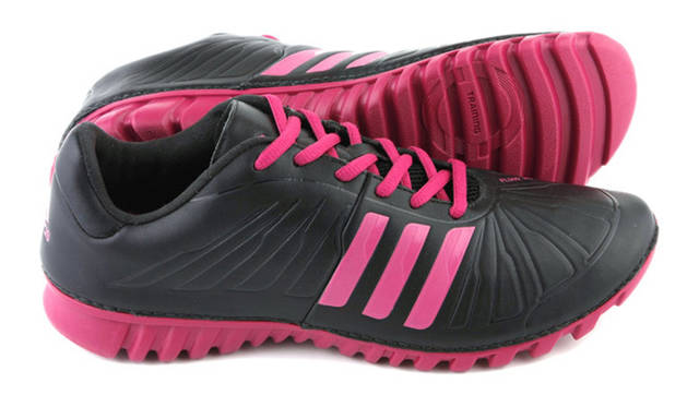 <b>adidas｜アディダス</b>　「FLUID TRAINER W LEATHER」 1万395円