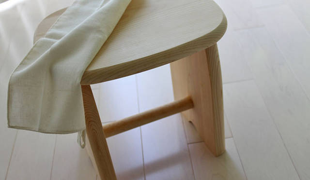 <b>Yoko Ueno Lewis｜暮らしノート</b>　お風呂のいす 「FROISU」