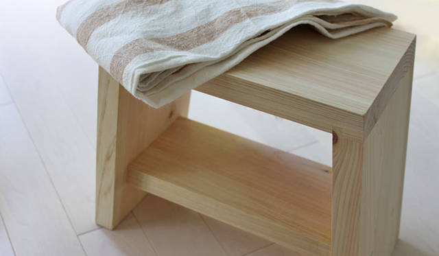 <b>Yoko Ueno Lewis｜暮らしノート</b>　お風呂のいす 「ONSEN STOOL」