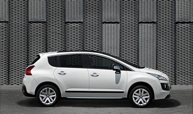 <b>Peugeot hybrid4｜プジョー ハイブリッド4</b>