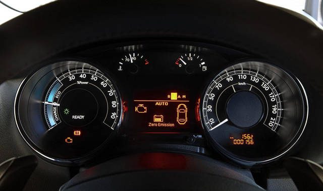 <b>Peugeot hybrid4｜プジョー ハイブリッド4</b>