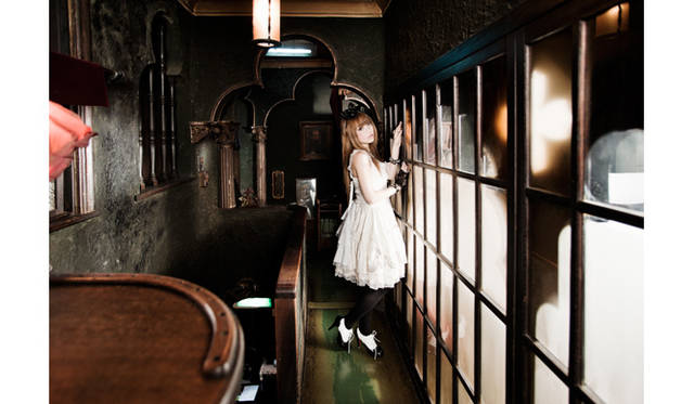 <b>川本史織｜KAWAMOTO Shiori</b>　黒崎真音｜hair&make by 山田はるか　styling by 山口壮大