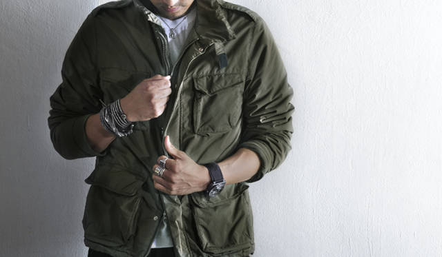 <b>ASPESI｜アスペジ</b>　「アスペジのM-65 ダカール ウィンターは、ダブルジップづかいなどディテールに凝っている」と櫻井さん。またファスナーだけでなく、スナップボタンの両方で閉じられるようになっているのもうれしい。「ダカール ウィンター」8万850円（アスペジ／アスペジ・ジャパン）、その他はすべて本人私物