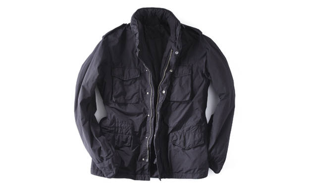 <b>ASPESI｜アスペジ</b>　M-65 フィールドジャケットの別バージョン「M-65 NEW CAMP MED」。ミッドウエイトのサーモアが中にほどこされ、保温性も抜群。 8万4000円（アスペジ／アスペジ・ジャパン）