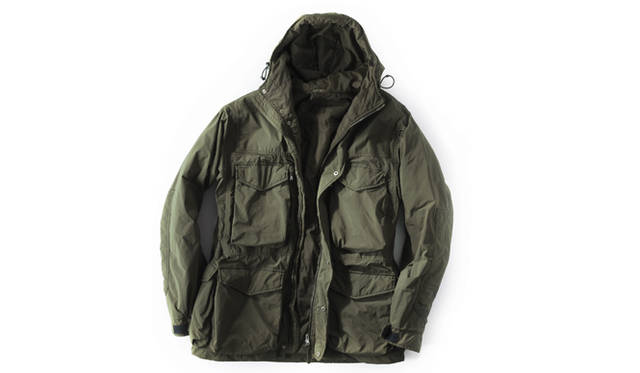<b>ASPESI｜アスペジ</b>　UK特殊部隊の戦闘アノラックのスタイル。6個の大きなカーゴポケットとフードが特徴的。「6I30 LEADER 3」 9万1350円（アスペジ／アスペジ・ジャパン）