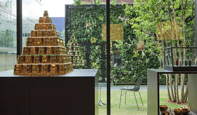 <b>valveat 81｜ヴァルヴィート エイティーワン</b>　左は、陶芸家 青木良太氏のインスタレーション