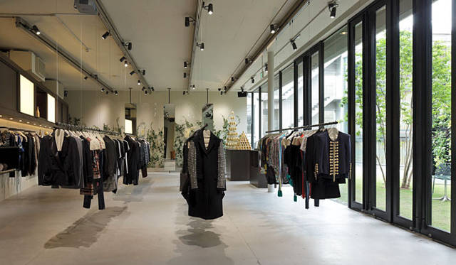 <b>valveat 81｜ヴァルヴィート エイティーワン</b>　品揃えは、メンズ、レディス、アクセサリー、ライフスタイルグッズなど