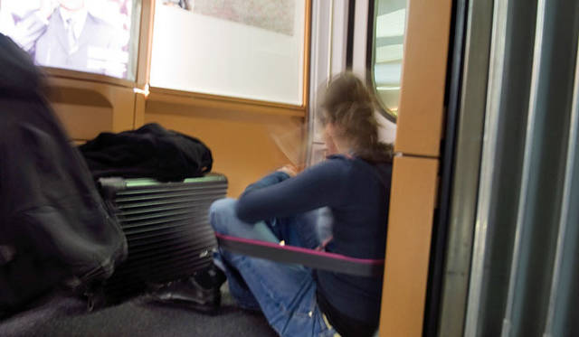 <b>Vitra｜Chairless</b>　 hhstyle.com/Aoyamaにて取り扱い中