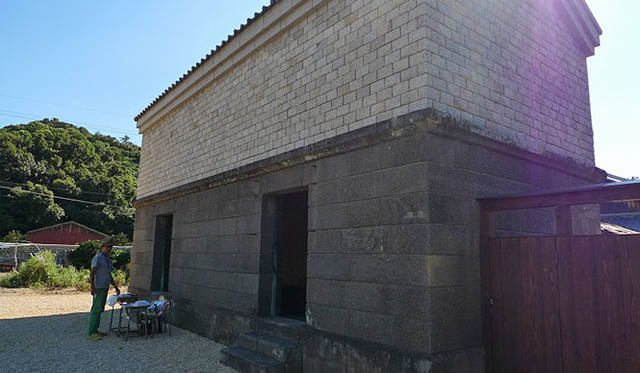 <b>瀬戸内国際芸術祭2010</b>　静謐なオラファー・エリアソン 「ビューティー」　この蔵の中に宇宙がある。