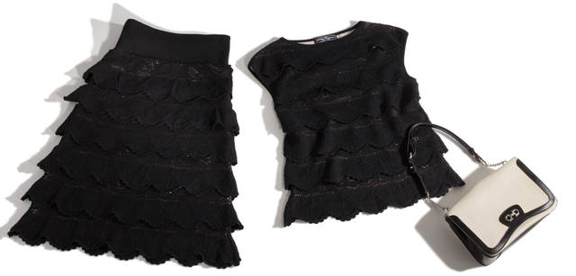 <b>Salvatore Ferragamo｜サルヴァトーレ フェラガモ</b>　フェミニニティ溢れる黒のレース編みをラッフル状にあしらったトップスとスカート。１枚で着ても、ツーピースで着てもどちらでも。デイリーではもちろん、ちょっとしたパーティなどにも最適。ノースリーブニット 15万1200円、スカート 15万7500円、しなやかなナッパレザーを用いて作られたレディシックなバッグ。ブラック＆ホワイトのコンビネーションがモダニティを添えて。バッグ[W23×H16×D6cm] 13万8600円（すべてサルヴァトーレ フェラガモ／フェラガモ・ジャパン）