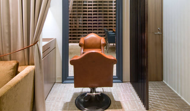 <strong>999.9｜フォーナインズ</strong>　フィッティングスペース。スタッフと一対一で相談し、調整が可能 