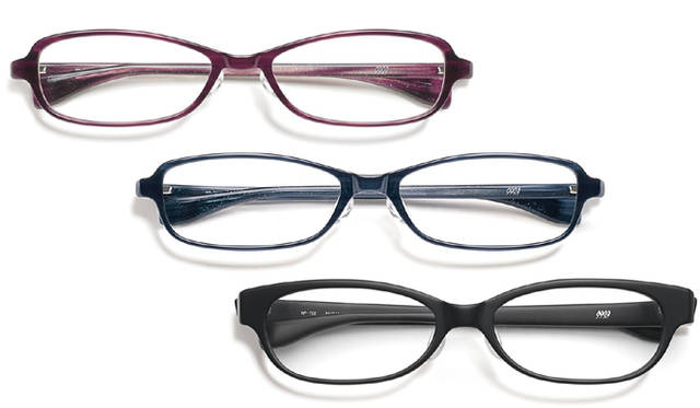 <strong>999.9｜フォーナインズ</strong>  上から、NP-720 col.521、NP-721 col.527、NP-722 col.91　全て3万450円