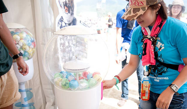 <b>オニツカタイガー×スペースシャワー TV｜SWEET LOVE SHOWER 2010</b>　“ガチャガチャ”で、プレゼントをゲット！