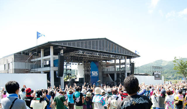 <b>オニツカタイガー×スペースシャワー TV｜SWEET LOVE SHOWER 2010</b>　YOUR SONG IS GOODが登場した「Mt.FUJI STAGE」。