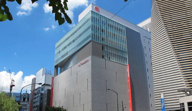 <strong>Camille Fournet｜カミーユ・フォルネ</strong>　銀座を代表するデパートのひとつ、三越銀座