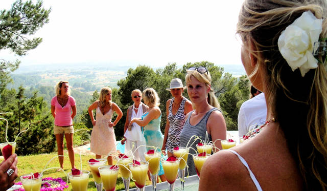 Ibiza Chillout Lounge｜『ZENZSES』　ユニークな瞑想ワークをしながらローカクテルやロースイーツが振る舞われる。